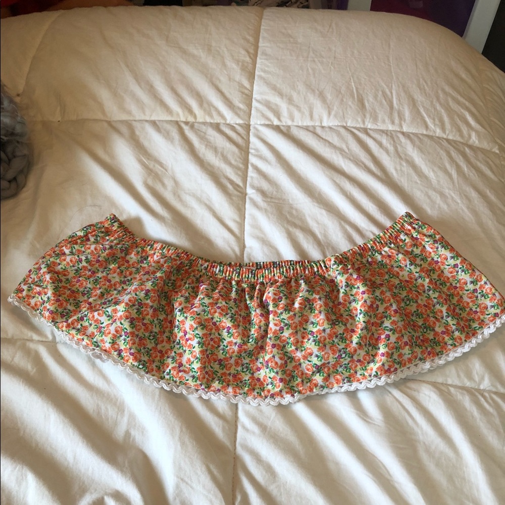 A very nice strapless bathing suit top